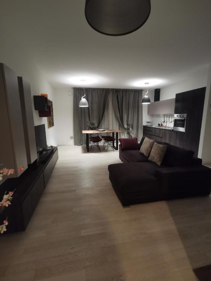 モンツァLa Casa Di Gretaアパートメント エクステリア 写真